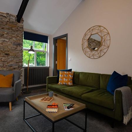 Spacious - Contemporary 2Br Apartment - Central Ambleside - Parking Bagian luar foto