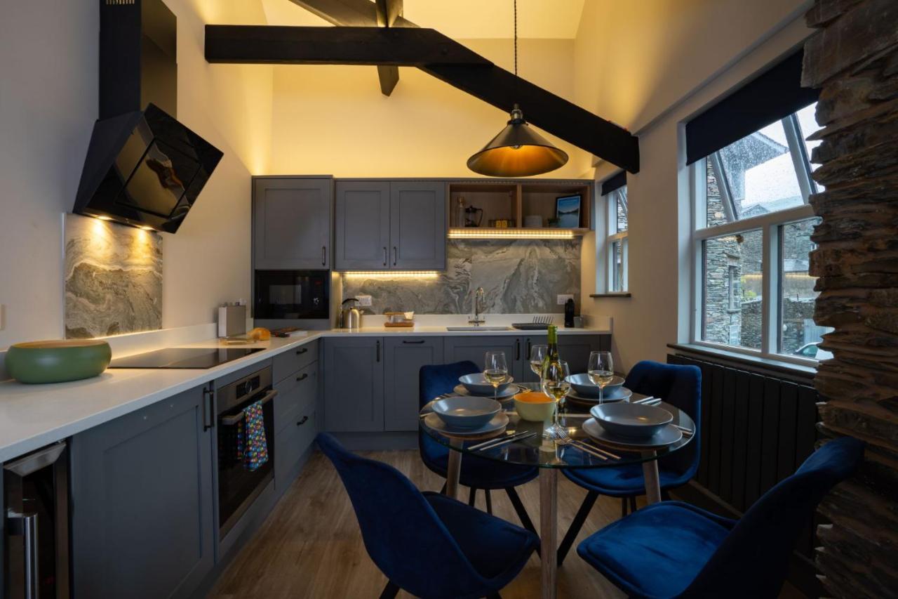 Spacious - Contemporary 2Br Apartment - Central Ambleside - Parking Bagian luar foto