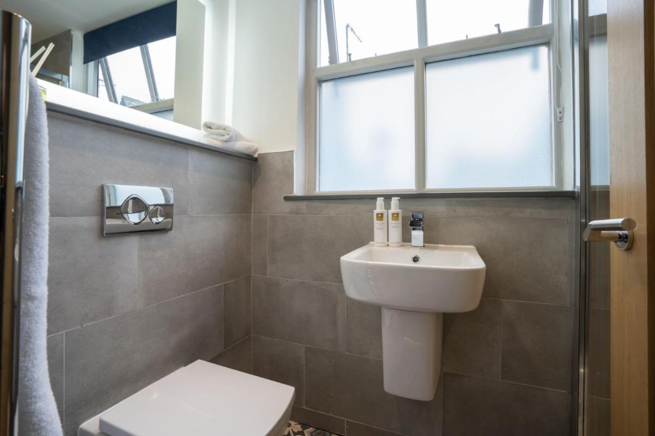Spacious - Contemporary 2Br Apartment - Central Ambleside - Parking Bagian luar foto