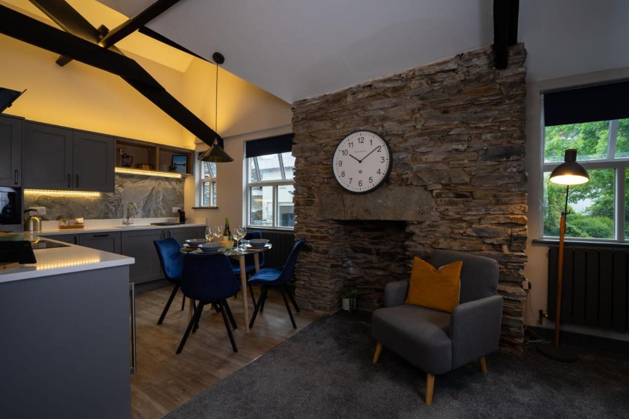 Spacious - Contemporary 2Br Apartment - Central Ambleside - Parking Bagian luar foto