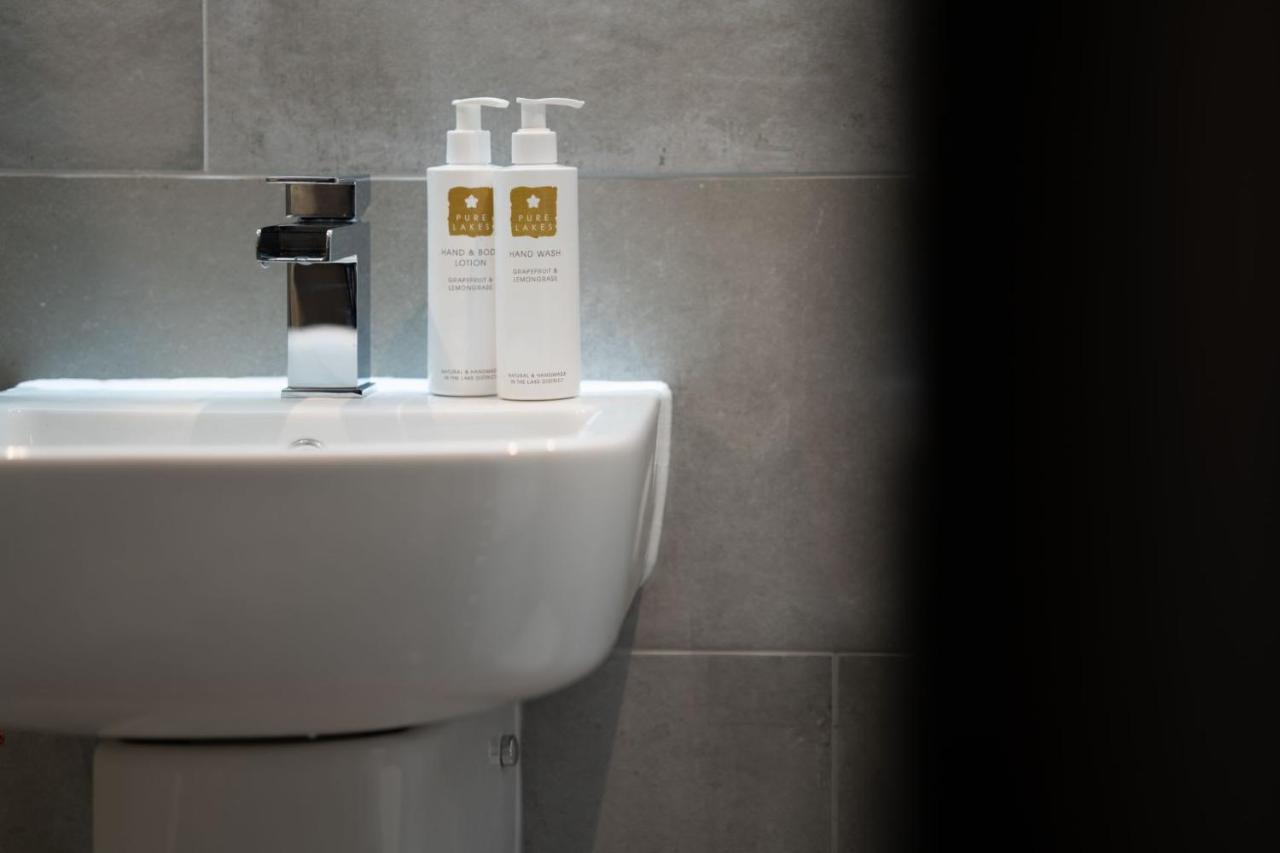 Spacious - Contemporary 2Br Apartment - Central Ambleside - Parking Bagian luar foto